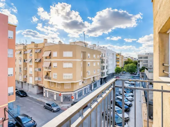 6-bedroom Flat In Elche, Spain (193 M²)