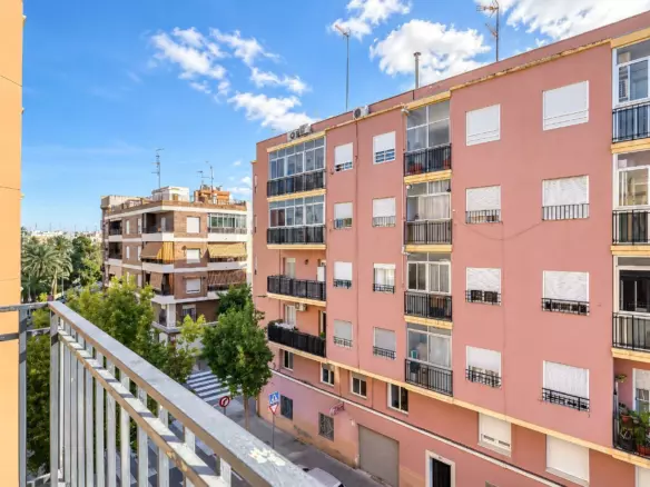 6-bedroom Flat In Elche, Spain (193 M²)