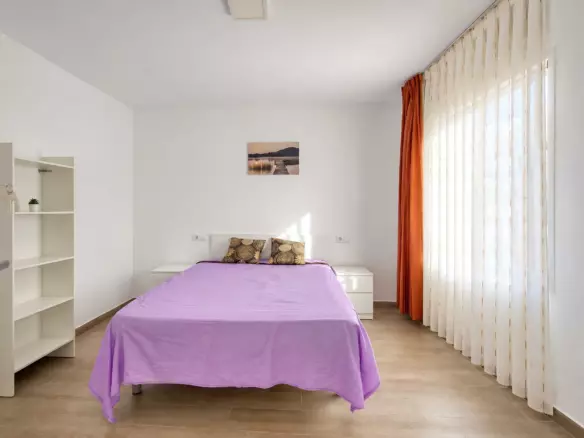 6-bedroom Flat In Elche, Spain (193 M²)