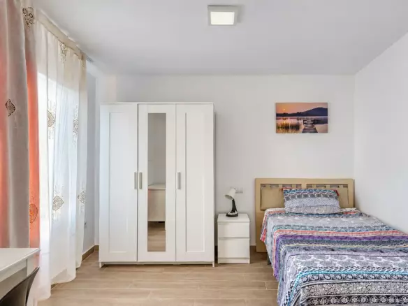 6-bedroom Flat In Elche, Spain (193 M²)