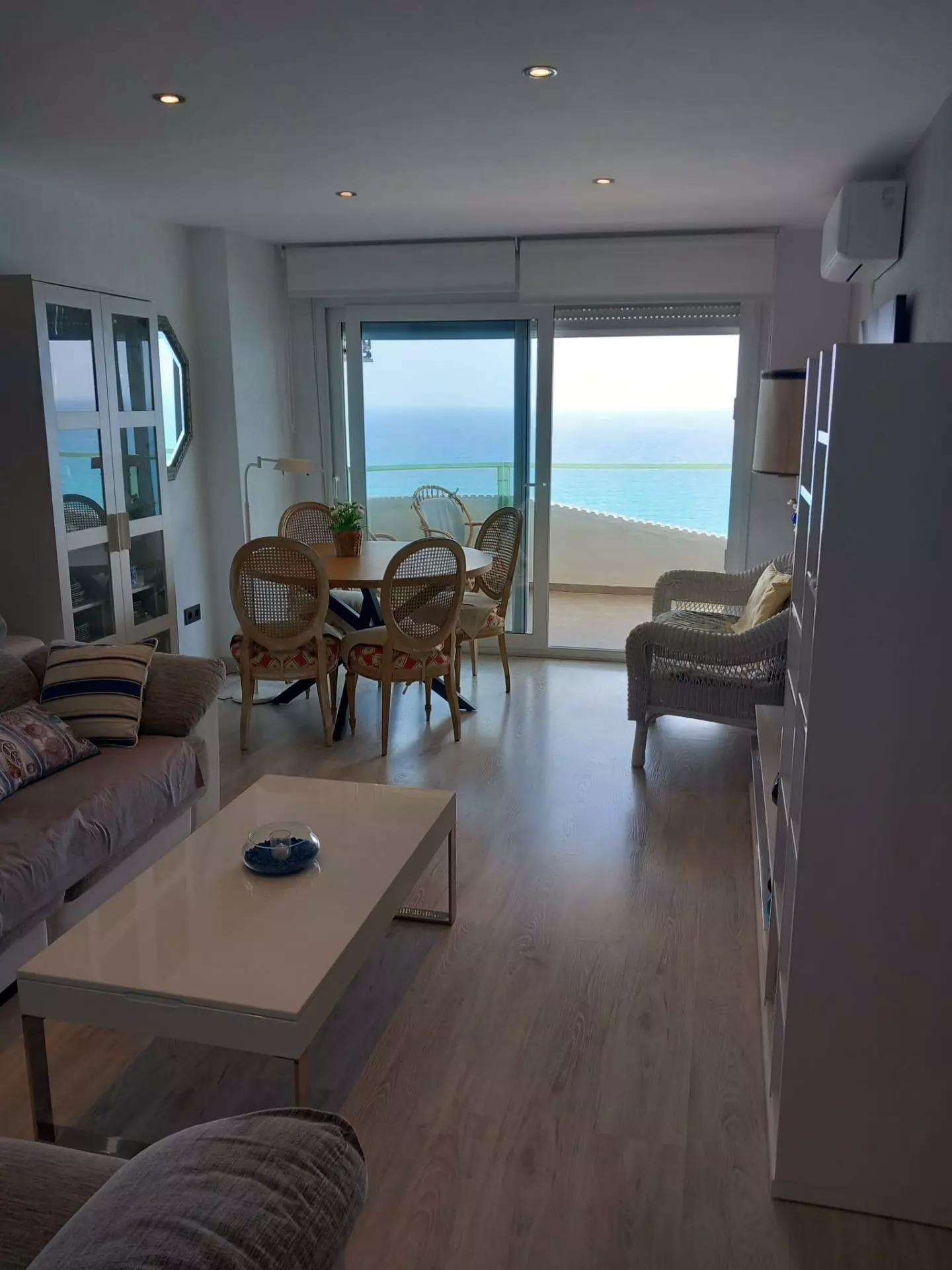 4-2-40a205 2-bedroom Apartment In Alicante, Spain (88 M²)