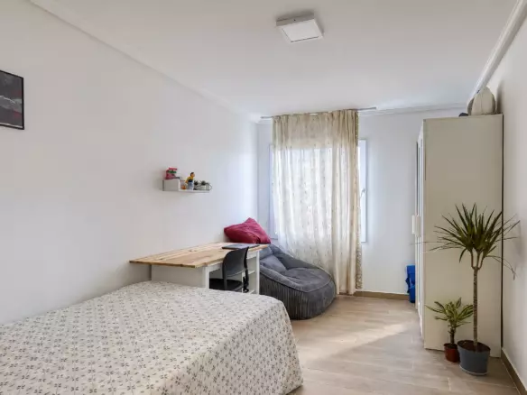 6-bedroom Flat In Elche, Spain (193 M²)