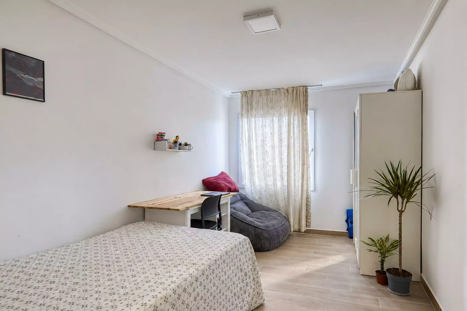 6-bedroom Flat In Elche, Spain (193 M²)