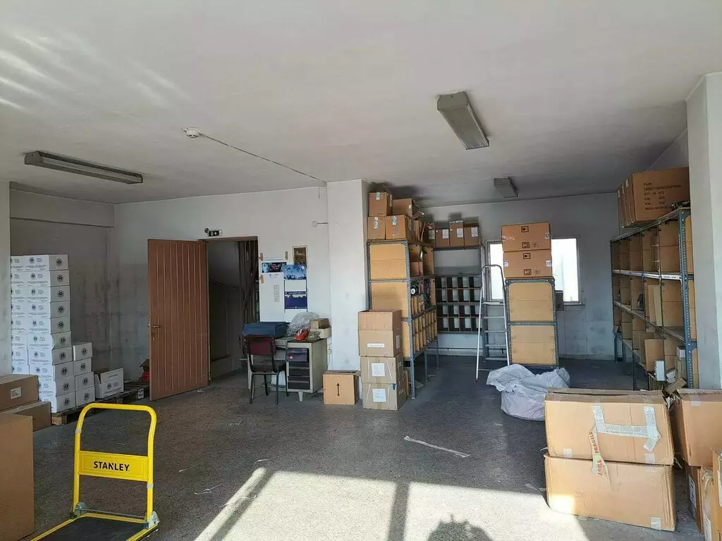 Building In Piraeus Port / Center, Greece (686 M²)