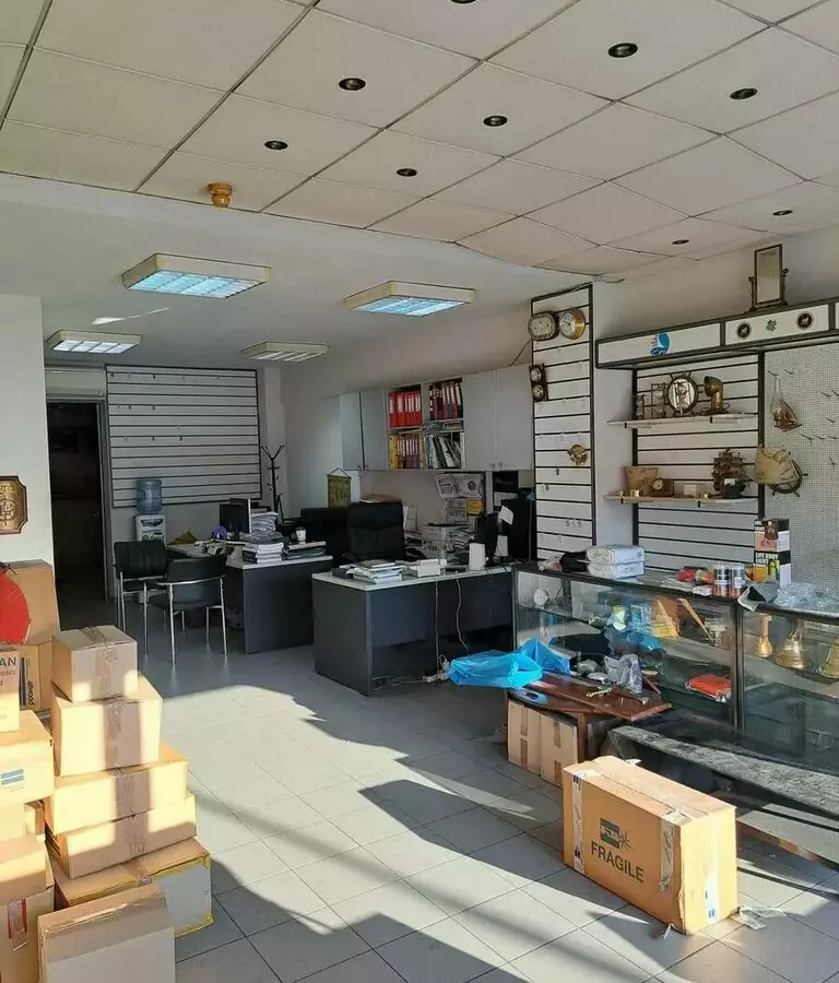Building In Piraeus Port / Center, Greece (686 M²)