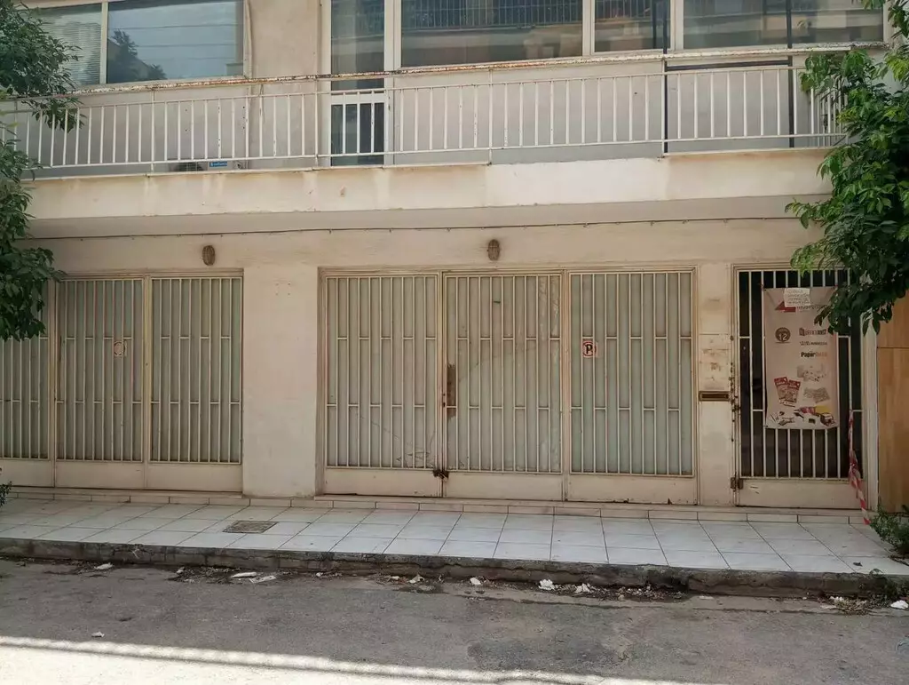 Building In Peristeri, Greece (500 M²)