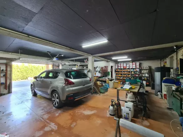 4-bedroom Detached House In Maureilhan, France (130 M²)