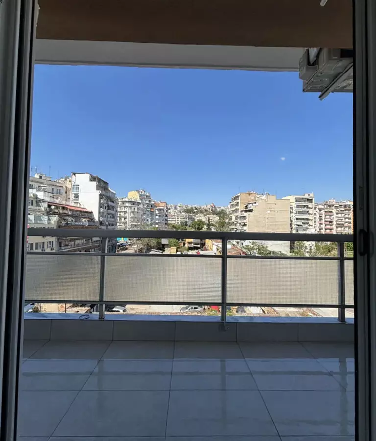 1-bedroom Flat In Center Of Thessaloniki, Greece (57 M²)