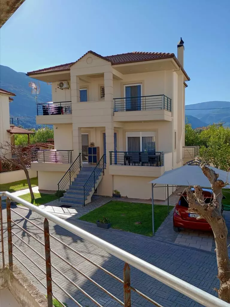 2-bedroom Detached House In Diakopto, Greece (140 M²)