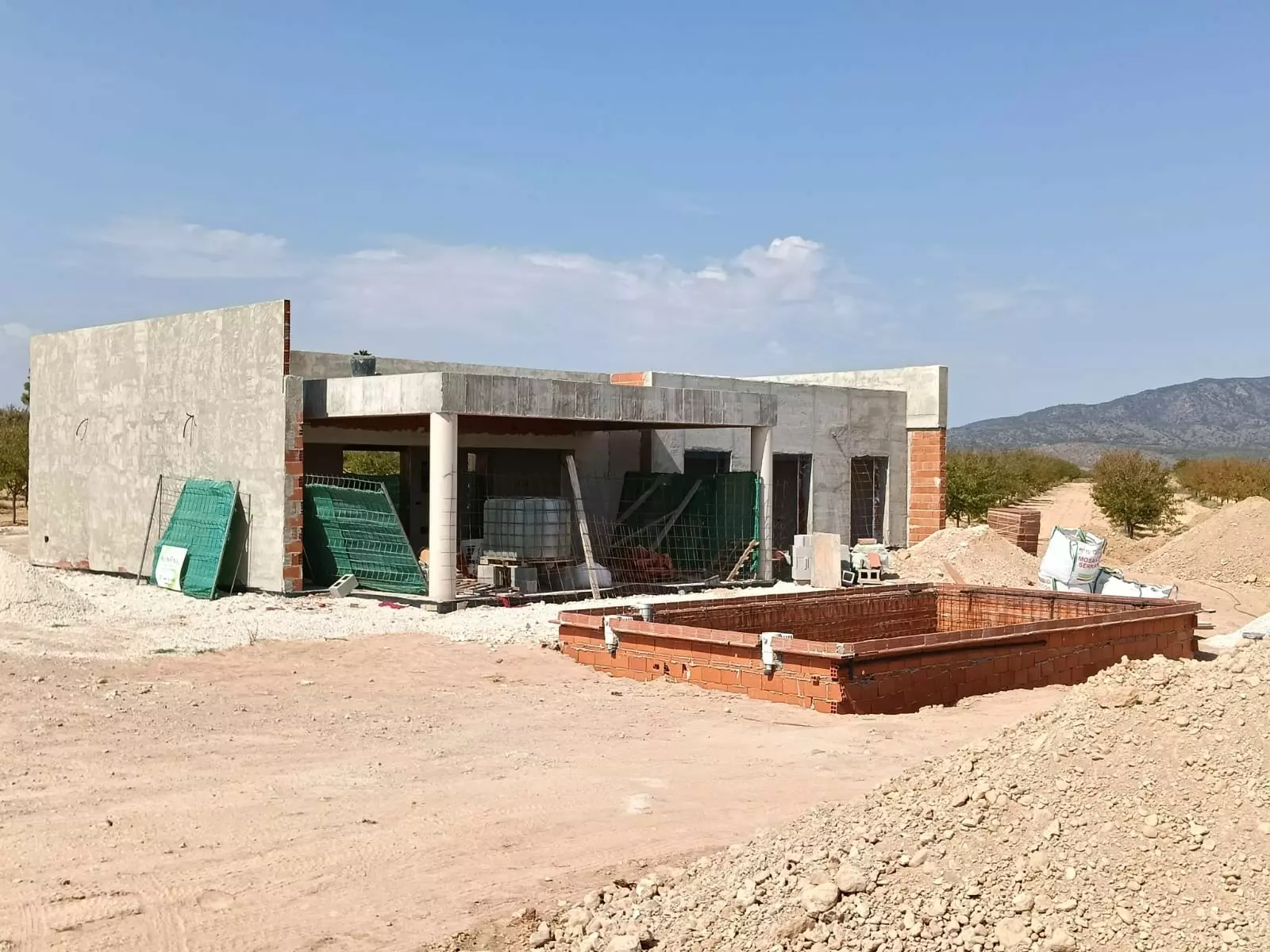 o_1k5hg2det1fp117mi12jo15af1caa1j-bd99aa 3-bedroom Detached Villa In Pinoso, Spain (168 M²)
