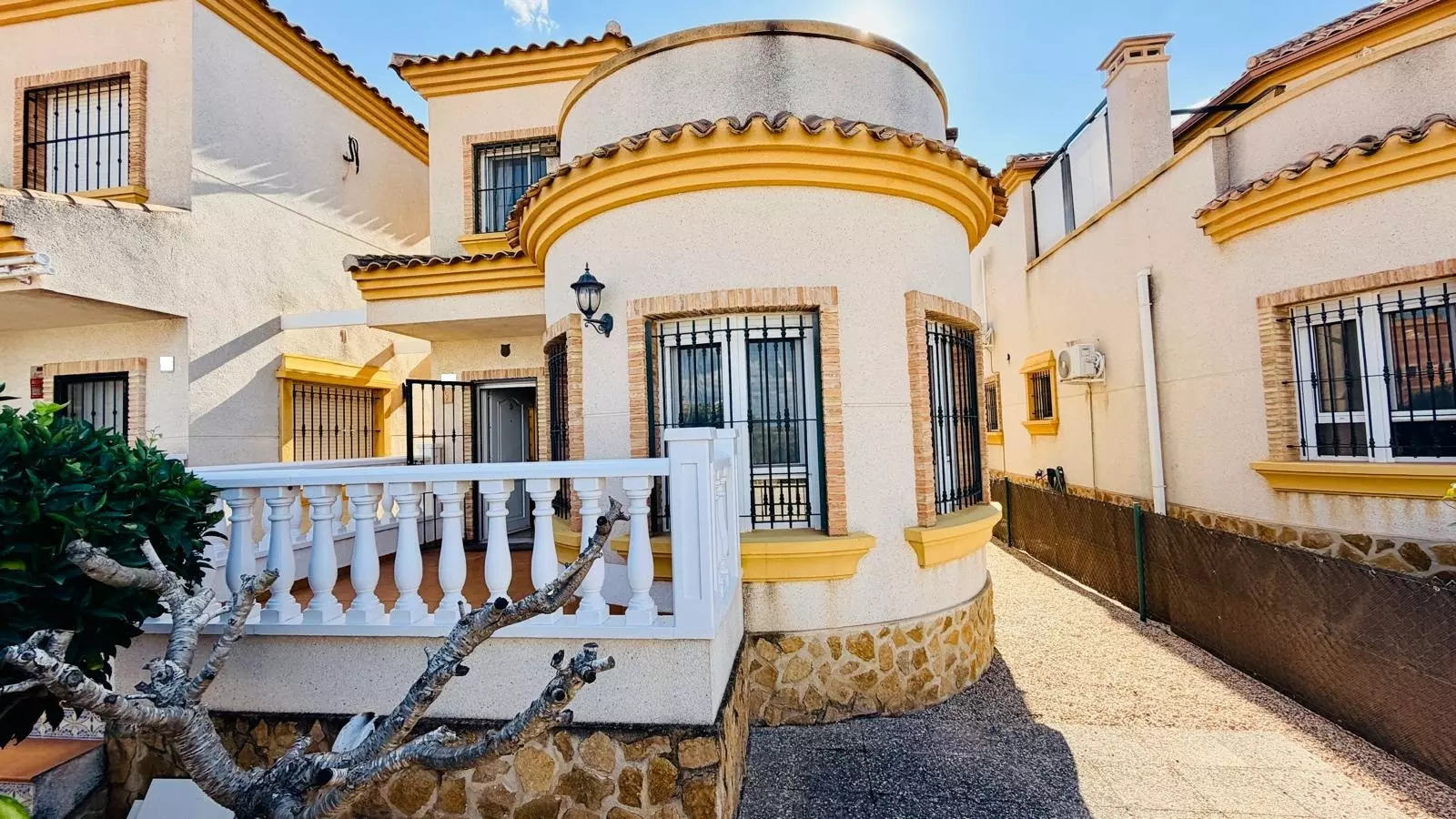 o_1k5hs3ut31uoamlob241u8817id30-2967c5 3-bedroom Detached Villa In Los Montesinos, Spain (97 M²)