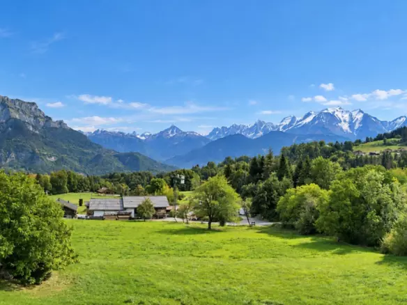 3-bedroom Apartment In Cordon, France (80 M²)
