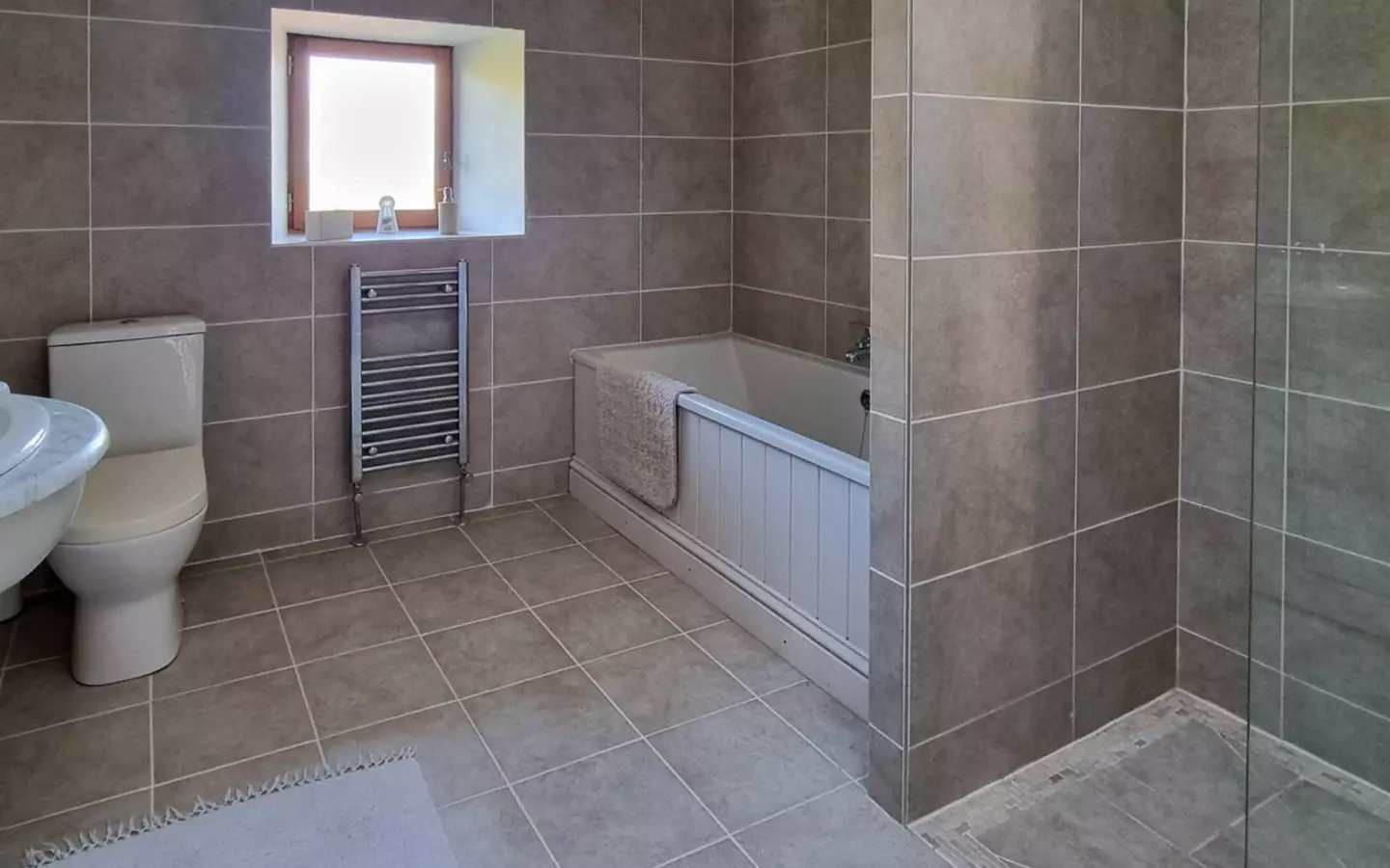 4-bedroom Country House In Saint-gauderic, France (221 M²)