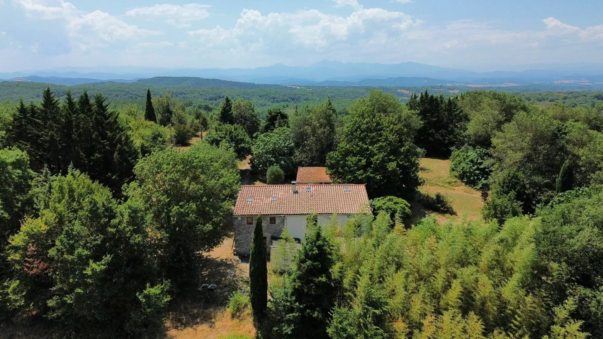 4-bedroom Country House In Saint-gauderic, France (221 M²)