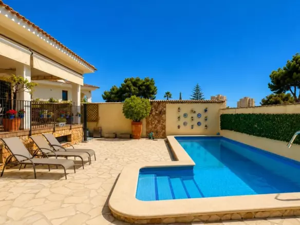 7-bedroom Villa In Orihuela Costa, Spain (450 M²)