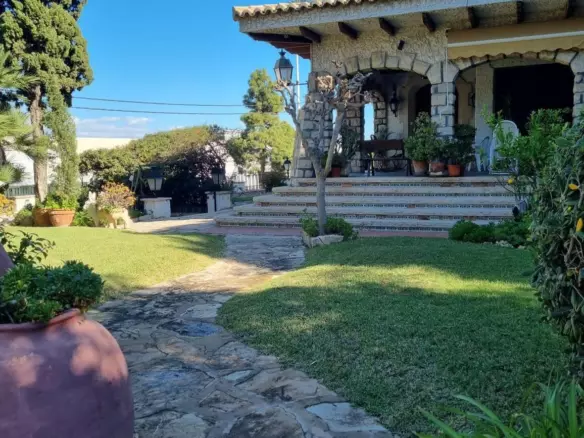 6-bedroom Villa In Alicante, Spain (473 M²)