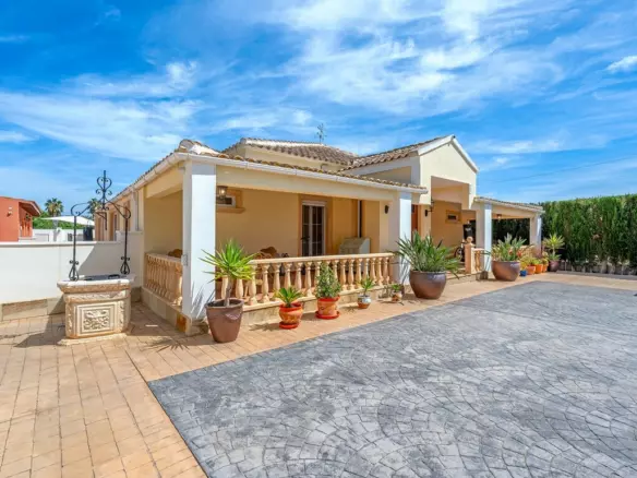 6-bedroom Country House In Almoradi, Spain (286 M²)