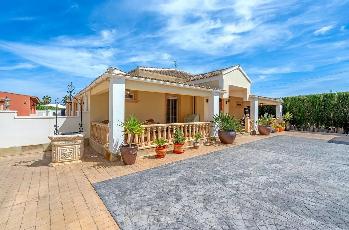 6-bedroom Country House In Almoradi, Spain (286 M²)