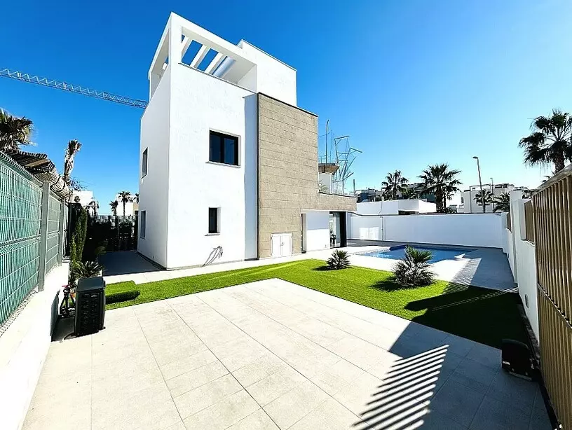 3-bedroom Villa In Guardamar Del Segura, Spain (180 M²)