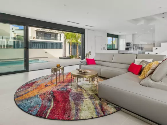 4-bedroom Villa In Algorfa, Spain (123 M²)