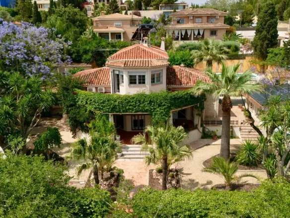 6-bedroom Villa In Alicante, Spain (500 M²)