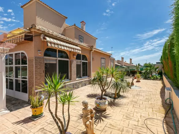 4-bedroom Villa In Orihuela Costa, Spain (158 M²)