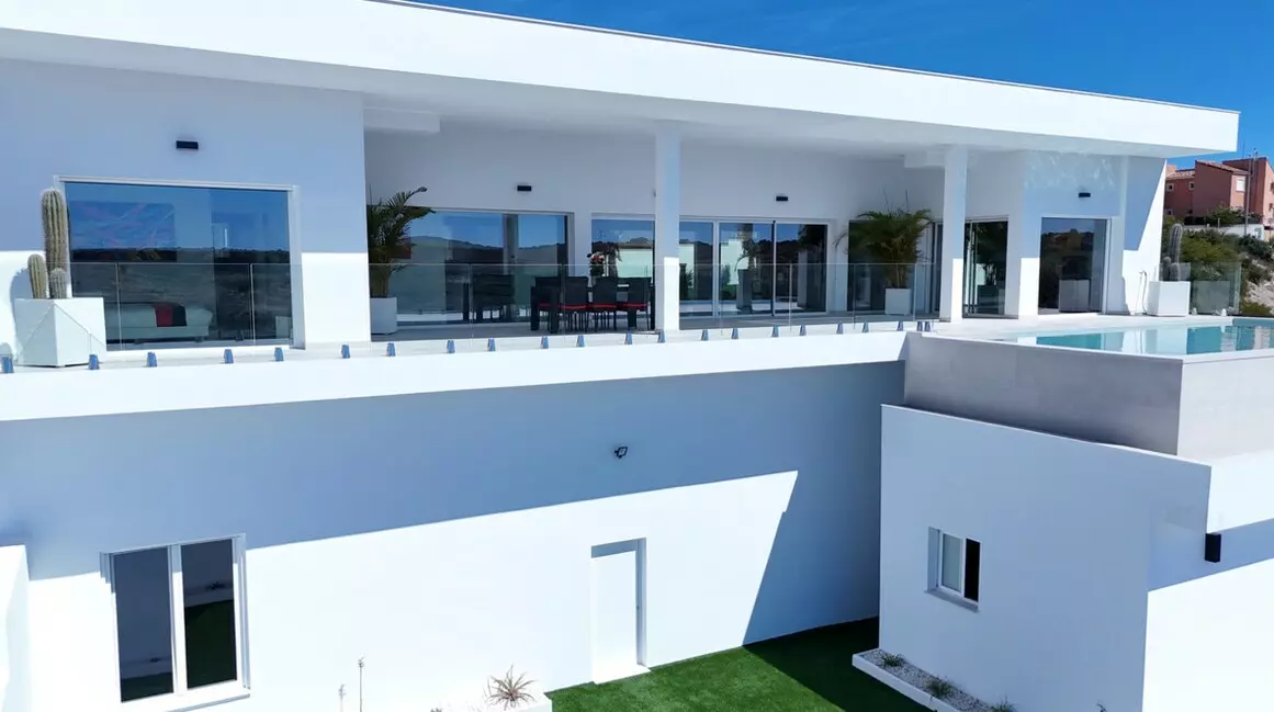 5-bedroom Villa In San Fulgencio, Spain (487 M²)