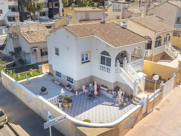 2-bedroom Villa In Orihuela Costa, Spain (100 M²)