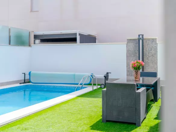 5-bedroom Villa In Torrevieja, Spain (194 M²)