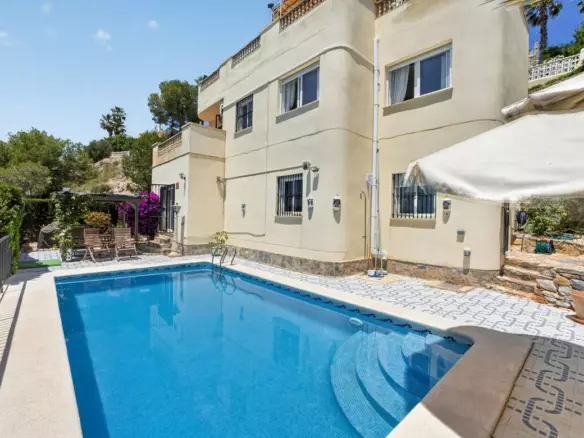 5-bedroom Villa In Orihuela Costa, Spain (214 M²)