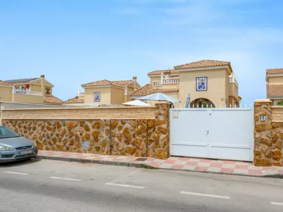 3-bedroom Villa In Santa Pola, Spain (195 M²)