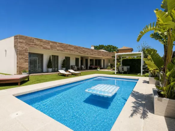 5-bedroom Villa In Santa Pola, Spain (506 M²)