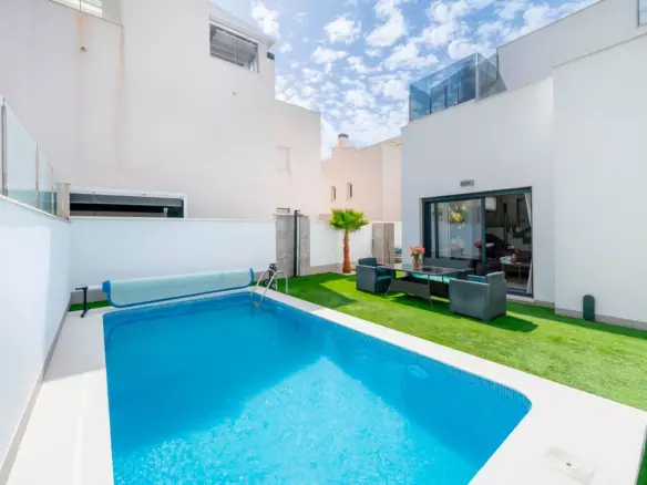5-bedroom Villa In Torrevieja, Spain (194 M²)