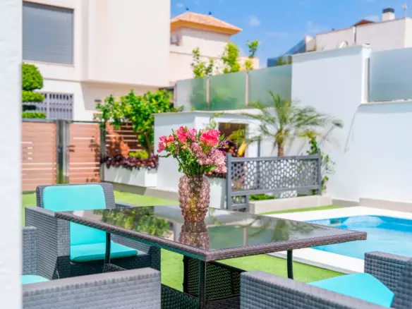 5-bedroom Villa In Torrevieja, Spain (194 M²)