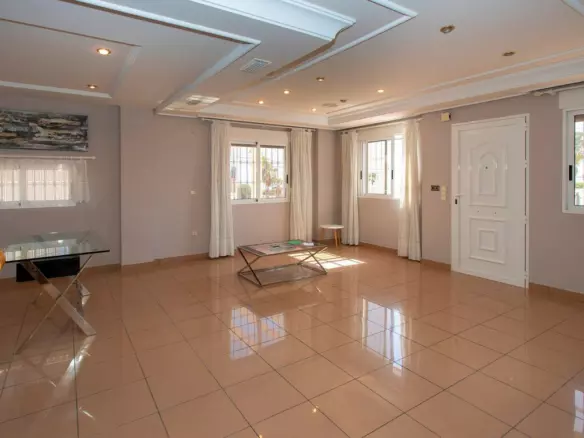 4-bedroom Villa In Torrevieja, Spain (180 M²)