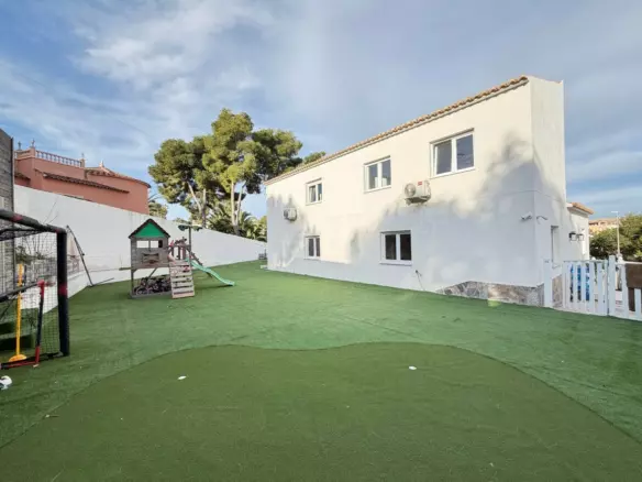 6-bedroom Villa In Orihuela Costa, Spain (240 M²)