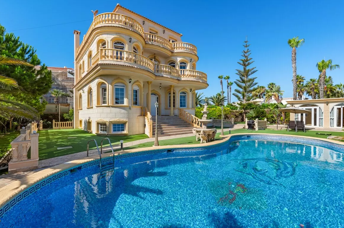 6-bedroom Villa In Orihuela Costa, Spain (760 M²)