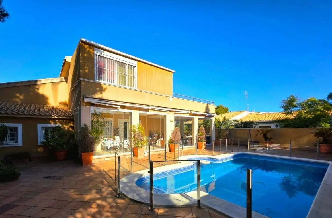 5-bedroom Villa In Orihuela Costa, Spain (265 M²)