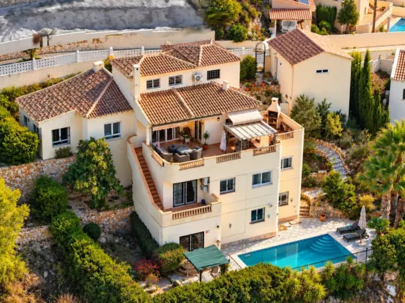 5-bedroom Villa In Orihuela Costa, Spain (214 M²)