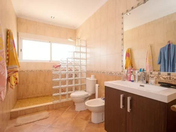 3-bedroom Villa In Torrevieja, Spain (167 M²)