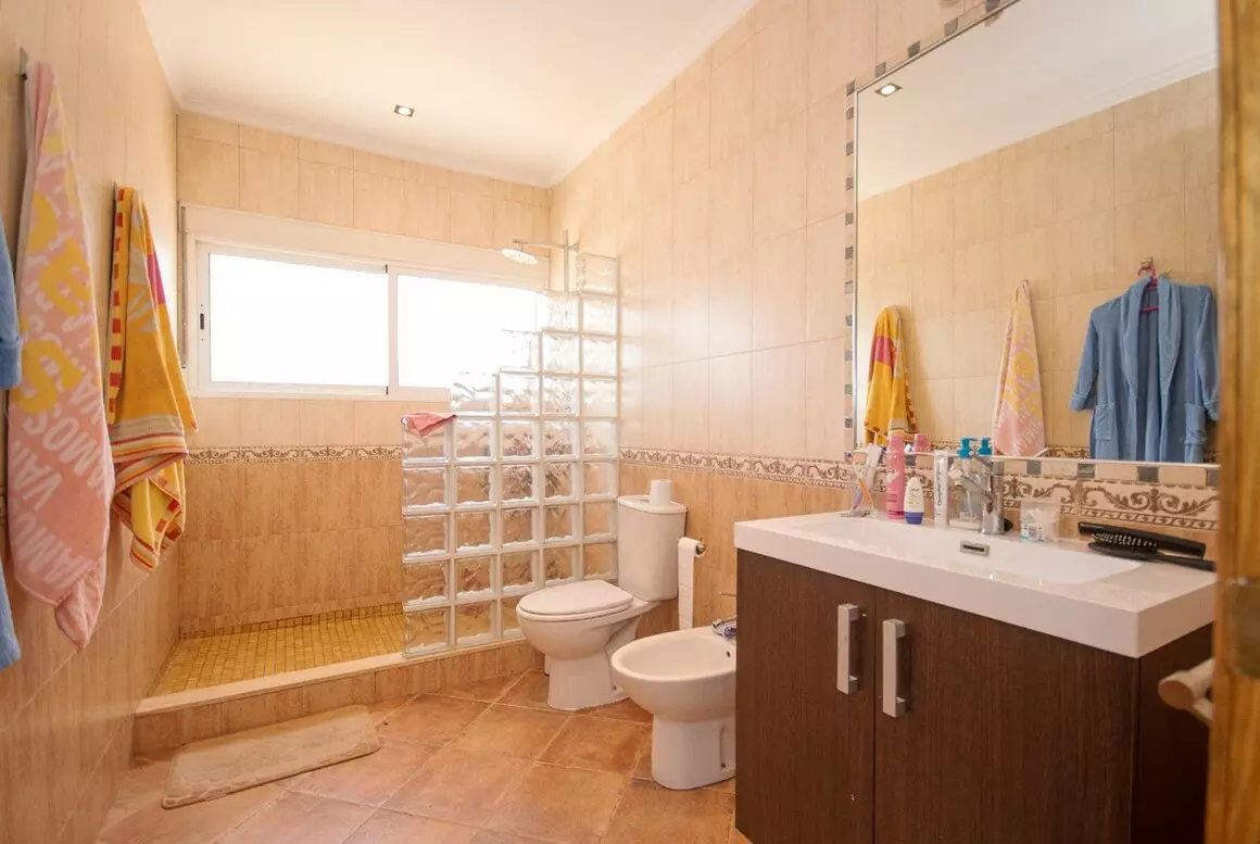 3-bedroom Villa In Torrevieja, Spain (167 M²)