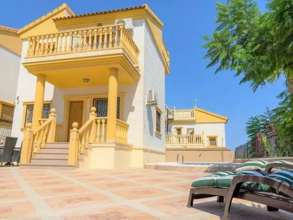 3-bedroom Villa In Alicante, Spain (132 M²)