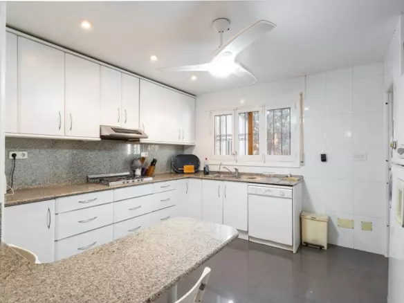 6-bedroom Villa In Orihuela Costa, Spain (204 M²)