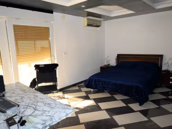 6-bedroom Villa In Guardamar Del Segura, Spain (450 M²)