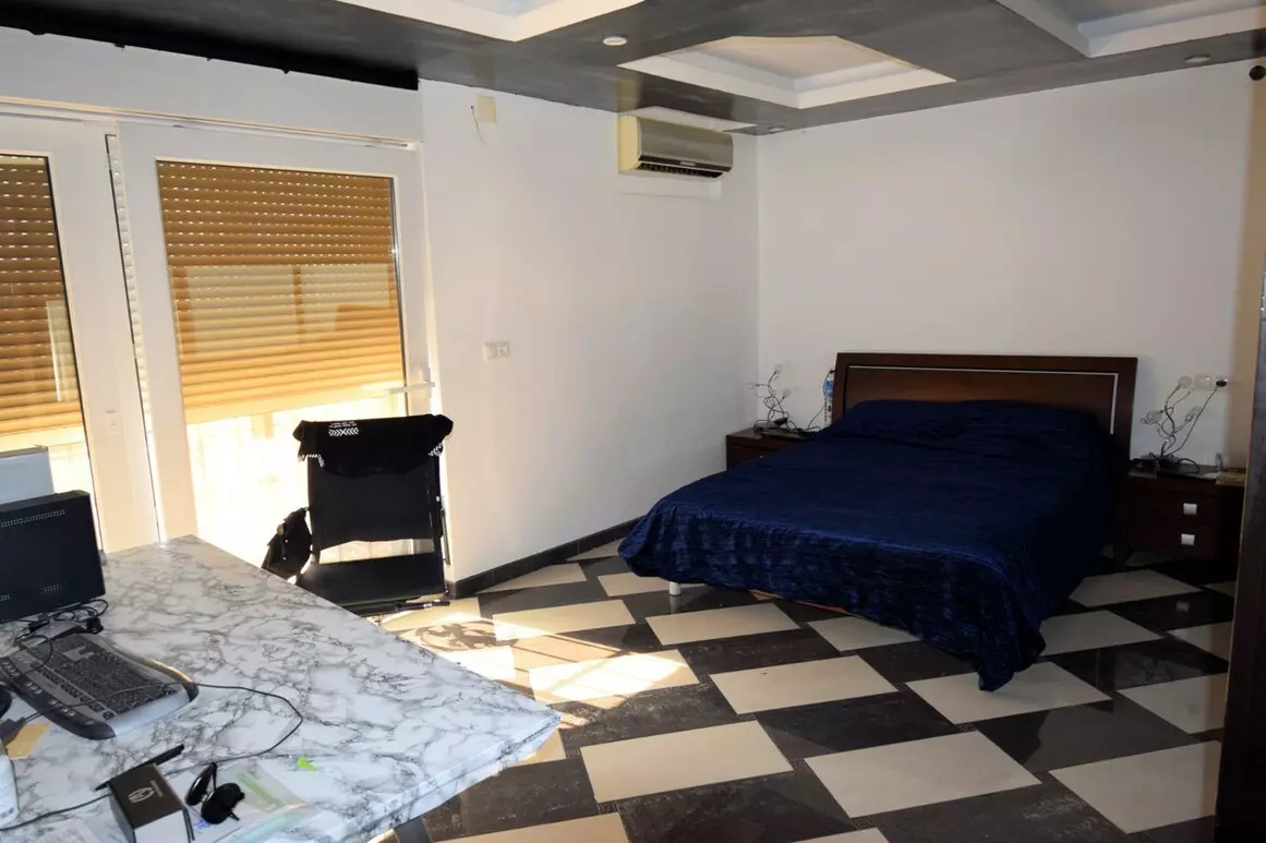 6-bedroom Villa In Guardamar Del Segura, Spain (450 M²)
