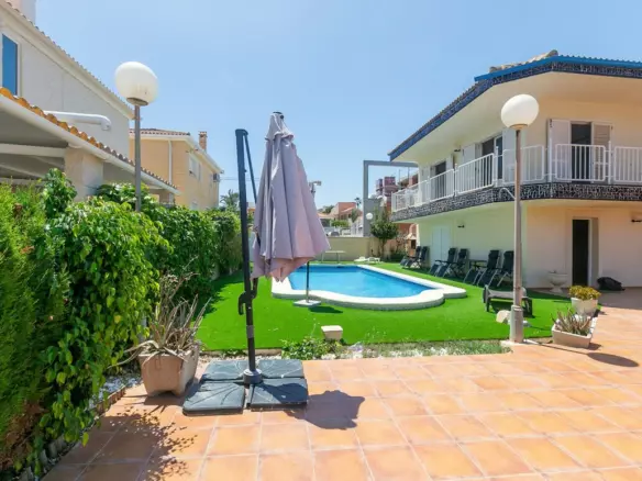 5-bedroom Villa In Orihuela Costa, Spain (293 M²)