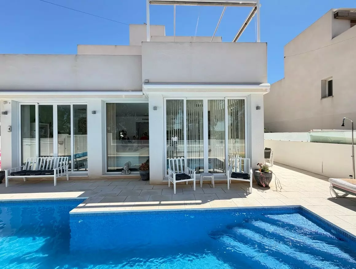 4-bedroom Villa In Pilar De La Horadada, Spain (160 M²)