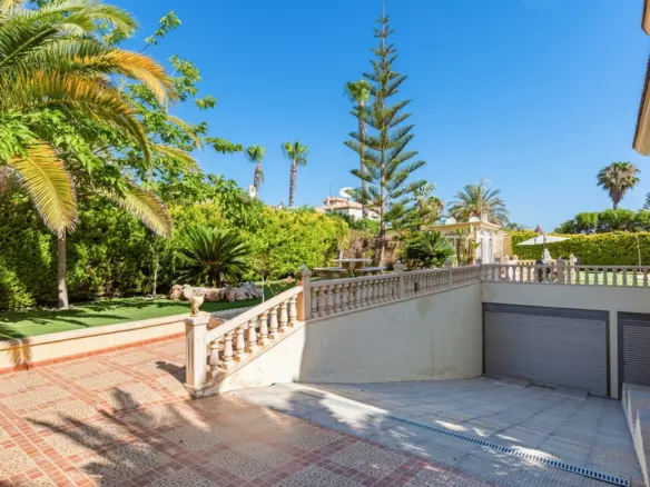 6-bedroom Villa In Orihuela Costa, Spain (760 M²)