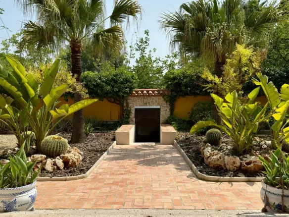 6-bedroom Villa In Alicante, Spain (500 M²)