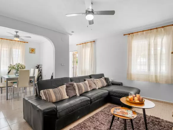 3-bedroom Villa In Santa Pola, Spain (195 M²)